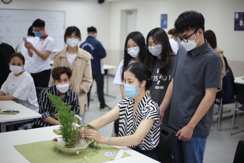 lớp học cắm hoa